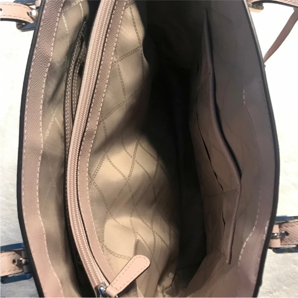 Michael Kors Metallic Signature Jet Set Tote Bag- Rose Gold NEW 🏷️